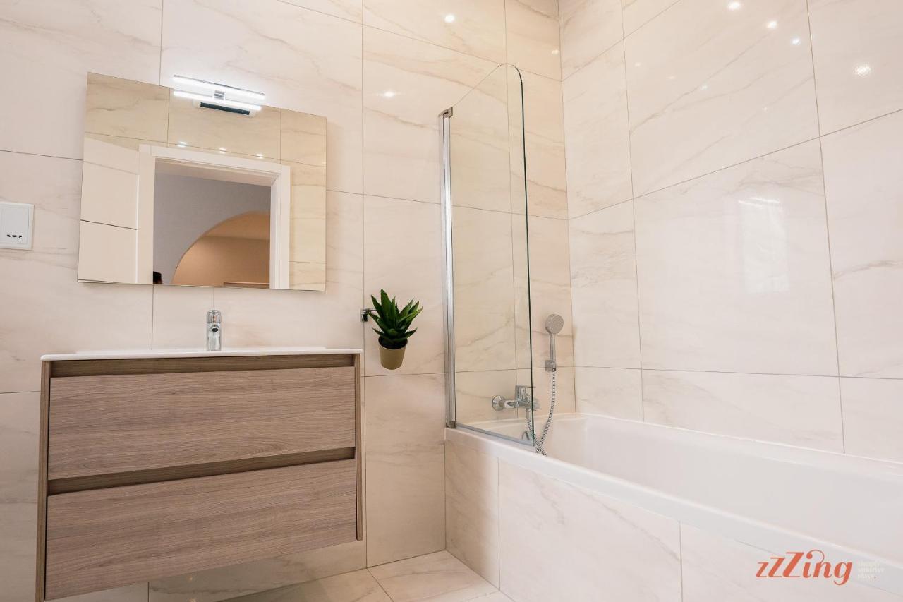 Stunning Holiday Villa With A Heated Jacuzzi San Pawl il-Baħar Kültér fotó