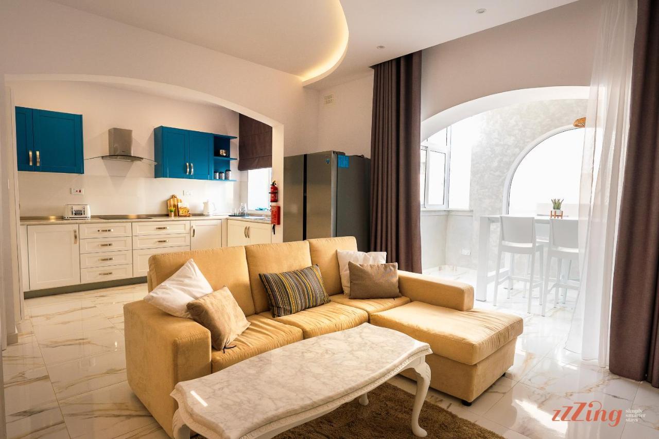 Stunning Holiday Villa With A Heated Jacuzzi San Pawl il-Baħar Kültér fotó